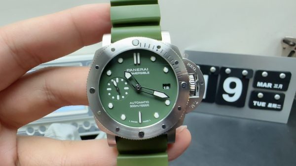 panerai 42mm super clone watch vs factory pam1055 green dial 1