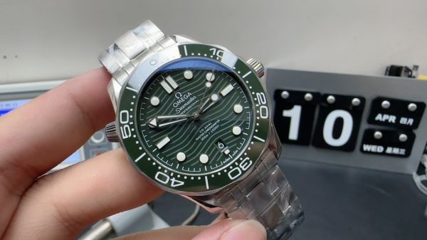 omega seamaster 300 green super clone watch vs factory 210.30.42.20.10.001 2