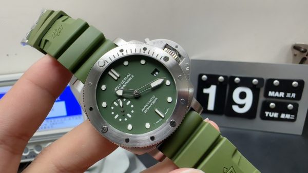 panerai 42mm super clone watch vs factory pam1055 green dial 2