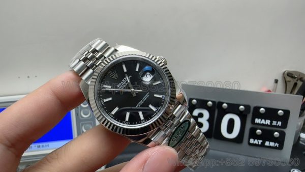 rolex datejust 41 on wrist super clone watch cleaning factory men black dial2