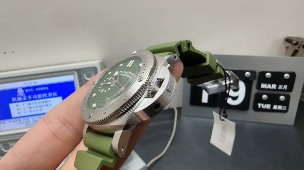 panerai 42mm super clone watch vs factory pam1055 green dial 4