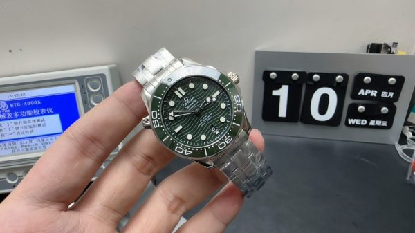 omega seamaster 300 green super clone watch vs factory 210.30.42.20.10.001 3