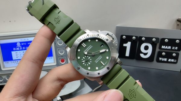 panerai 42mm super clone watch vs factory pam1055 green dial 3