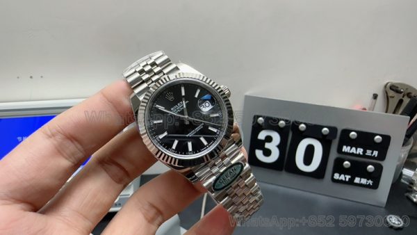 rolex datejust 41 on wrist super clone watch cleaning factory men black dial3