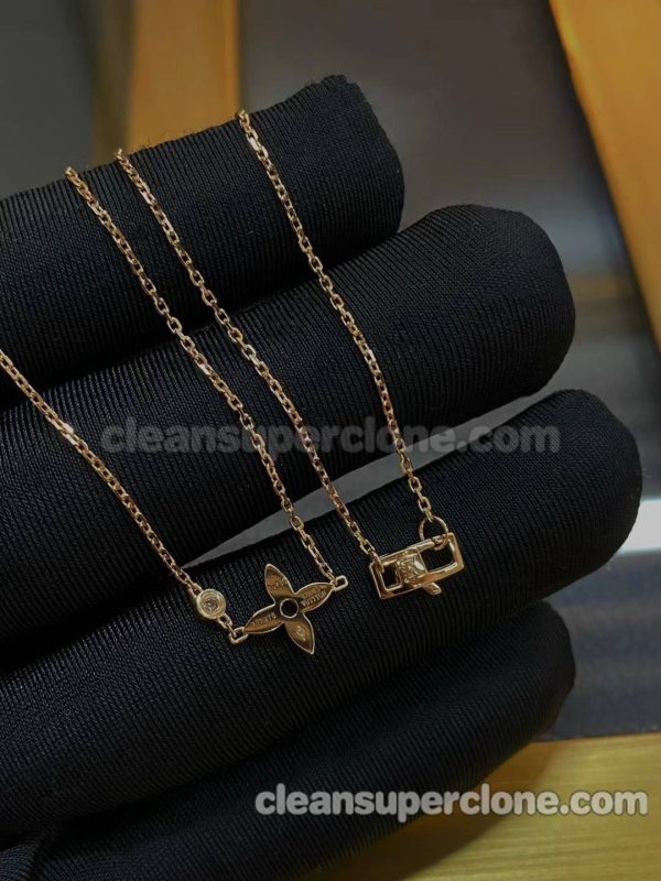 Louis Vuitton necklaces Super Clone picture and price women's four-leaf clover Jewelry