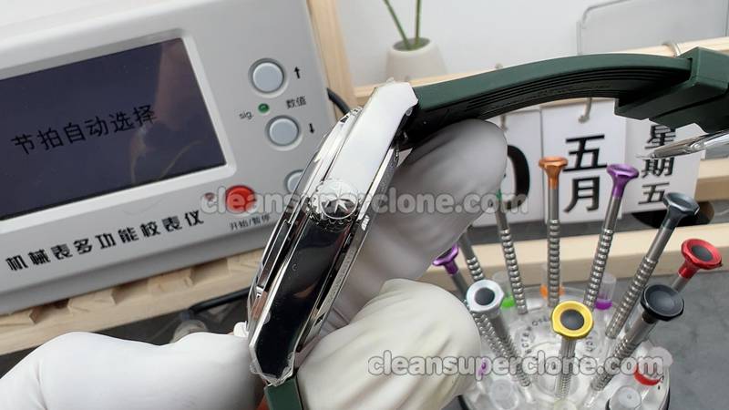 The best replica watch Overseas 8F Factory Vacheron Constantin 4500V Green Mechanical men